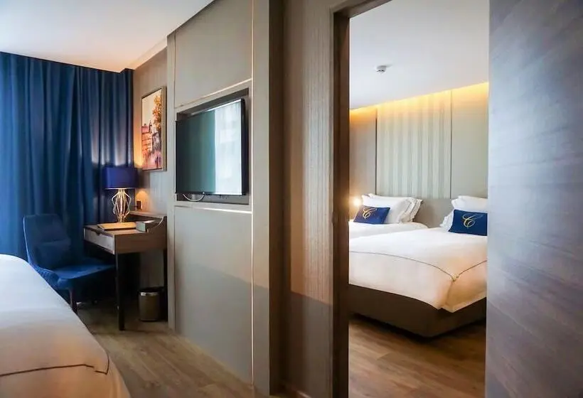 اتاق خانوادگی تودرتو, Glow Sukhumvit 5