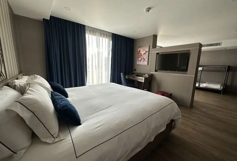 سوییت اجرایی, Glow Sukhumvit 5