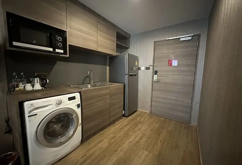 سوییت خانوادگی, Glow Sukhumvit 5