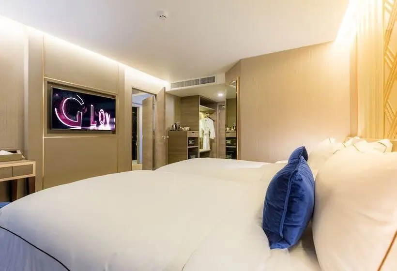 اتاق خانوادگی تودرتو, Glow Sukhumvit 5