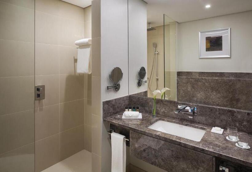 带观景的高级间, Mövenpick Hotel Tahlia Jeddah