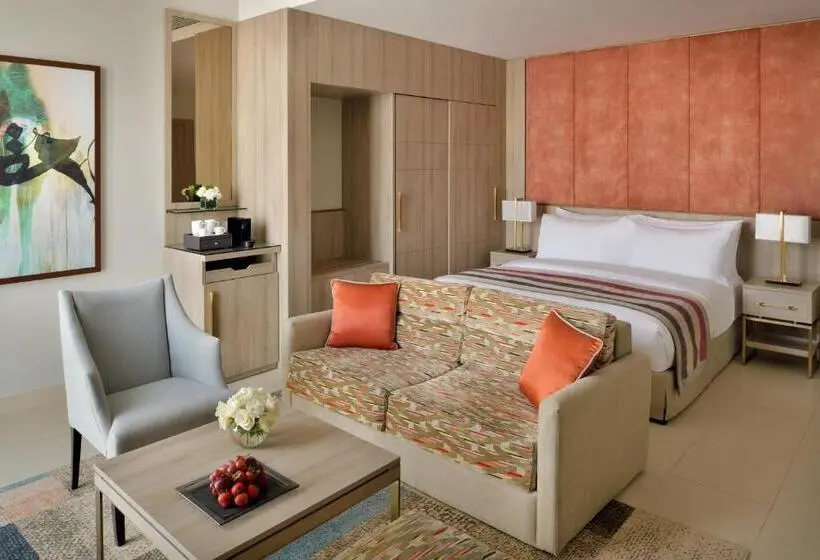 プールの見えるスーペリアルーム, Mövenpick Hotel Tahlia Jeddah