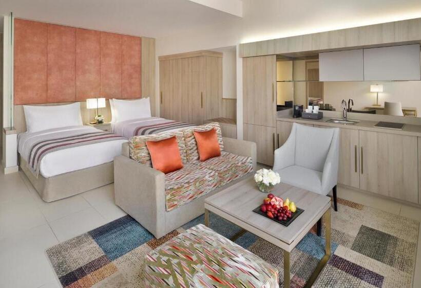 标准工作室带泳池景, Mövenpick Hotel Tahlia Jeddah