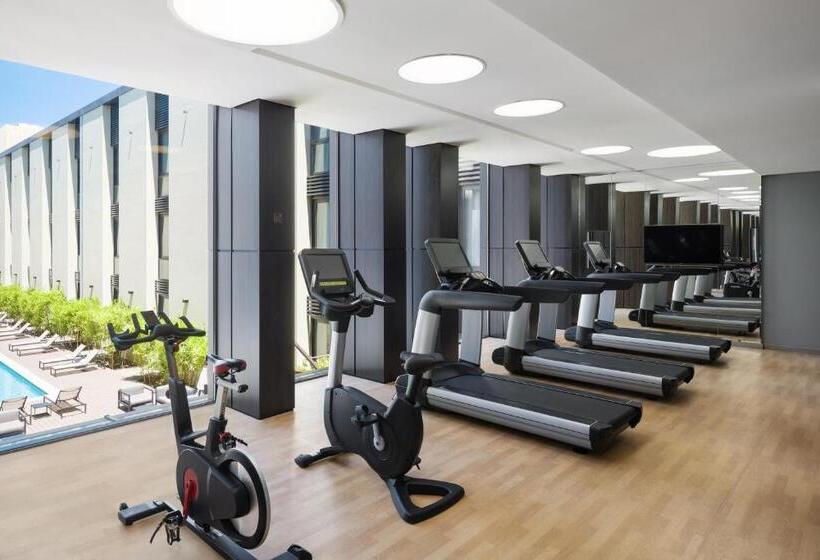 标准工作室带泳池景, Mövenpick Hotel Tahlia Jeddah