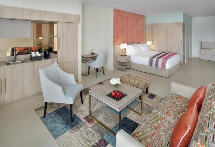 带大床的复式套间, Mövenpick Hotel Tahlia Jeddah