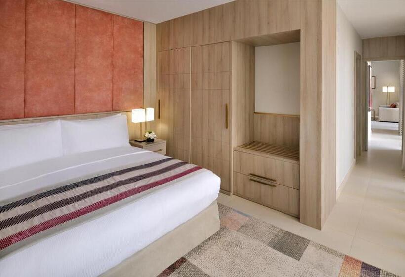 带大床的复式套间, Mövenpick Hotel Tahlia Jeddah