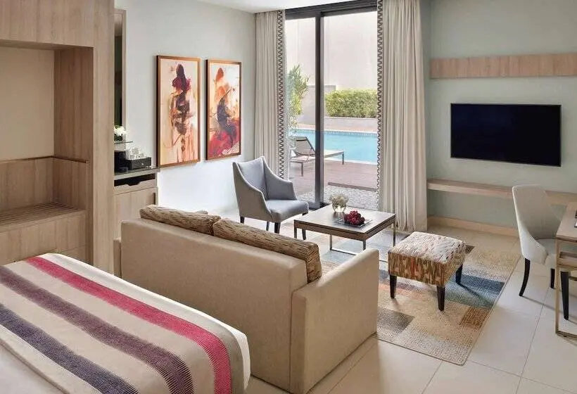 プールの見えるスーペリアルーム, Mövenpick Hotel Tahlia Jeddah