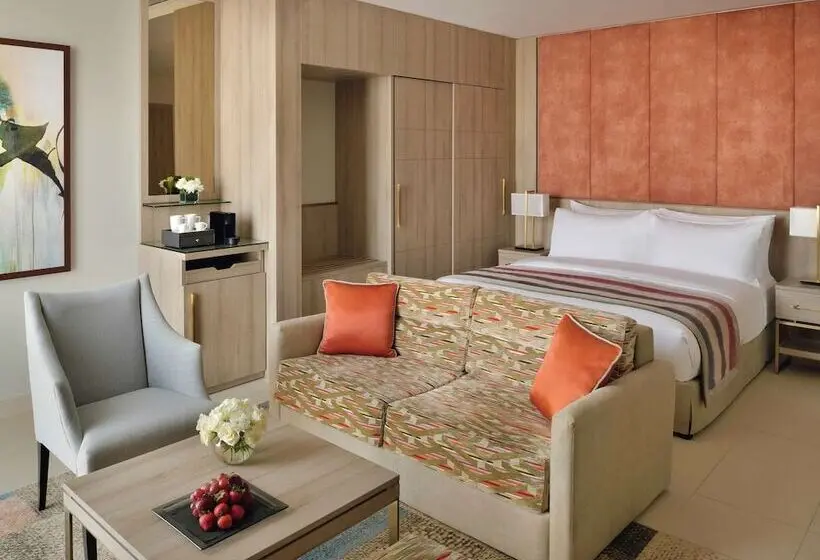 プールの見えるスーペリアルーム, Mövenpick Hotel Tahlia Jeddah