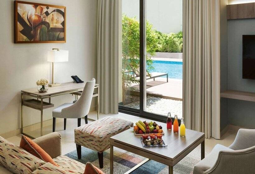 带泳池观景的豪华房, Mövenpick Hotel Tahlia Jeddah