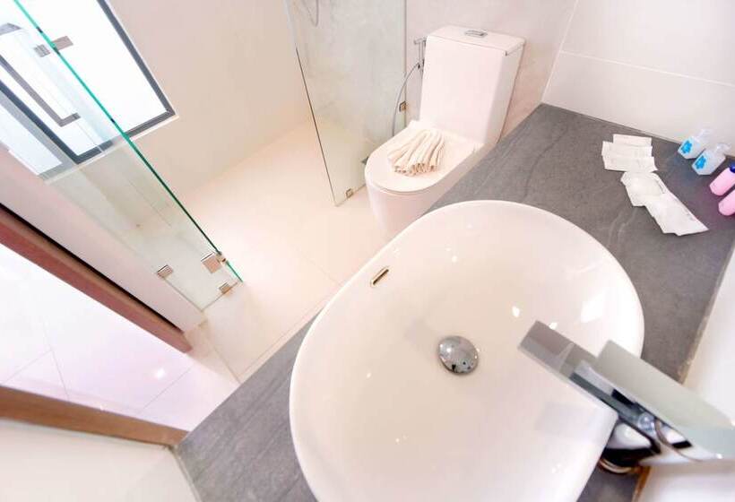 디럭스 룸, Phoenix Hotel Karon Beach