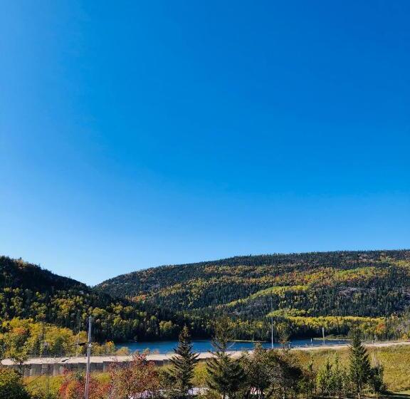 غرفة قياسية مزوَّدة بشُرفة, Hôtel Motel Le Beluga