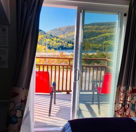 Номер Стандарт с Балконом, Hôtel Motel Le Beluga