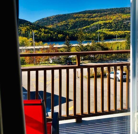 חדר סטנדרט עם מרפסת, Hôtel Motel Le Beluga