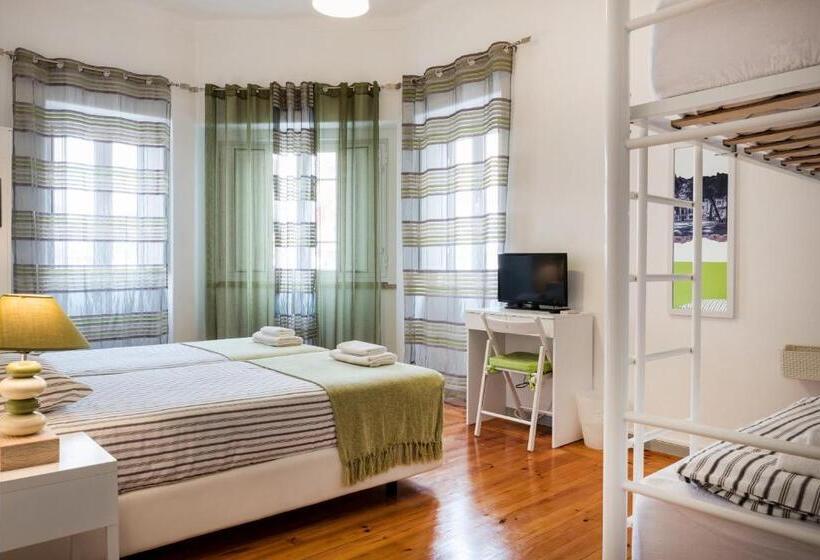 Номер Стандарт Четырехместный Совместный Санузел, Loulé Coreto Hostel