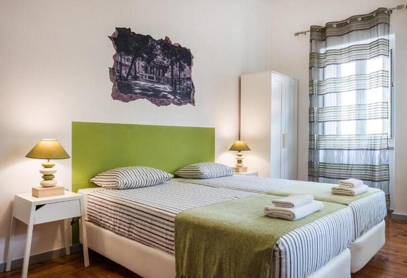 Номер Стандарт Четырехместный Совместный Санузел, Loulé Coreto Hostel