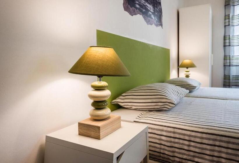 Номер Стандарт Четырехместный Совместный Санузел, Loulé Coreto Hostel