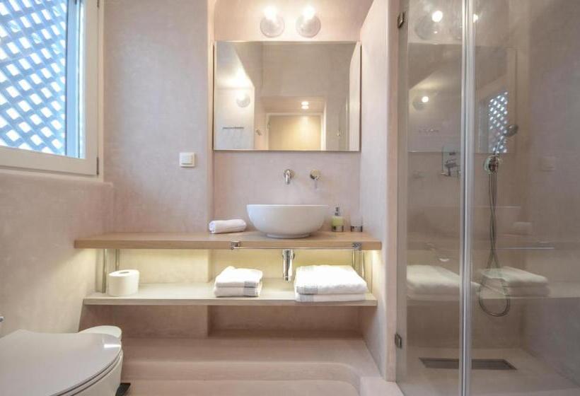 جناح جونيور ذو إطلالة جانبية على البحر, Antony Suites