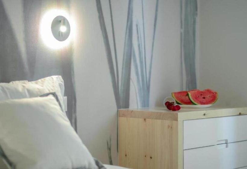 غرفة قياسية, Antony Suites