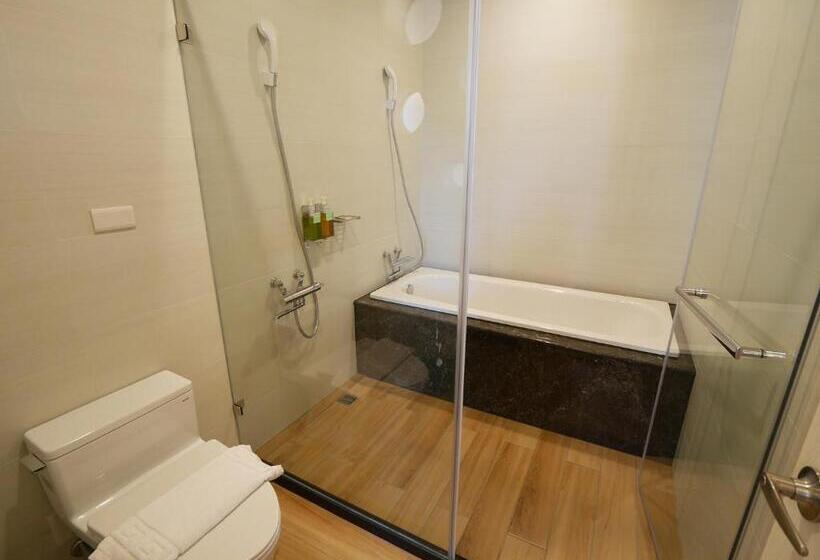 اتاق لوکس چهار تخته, See Moon Homestay
