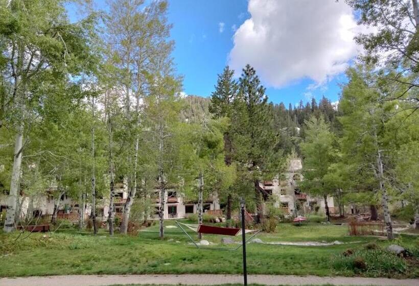 جناح, Getaways At Olympic Village Inn