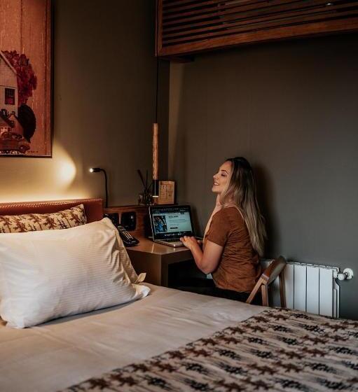 اتاق لوکس, Wood