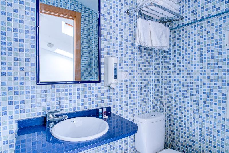 Номер Стандарт Трехместный, Hostal Nova Picanya