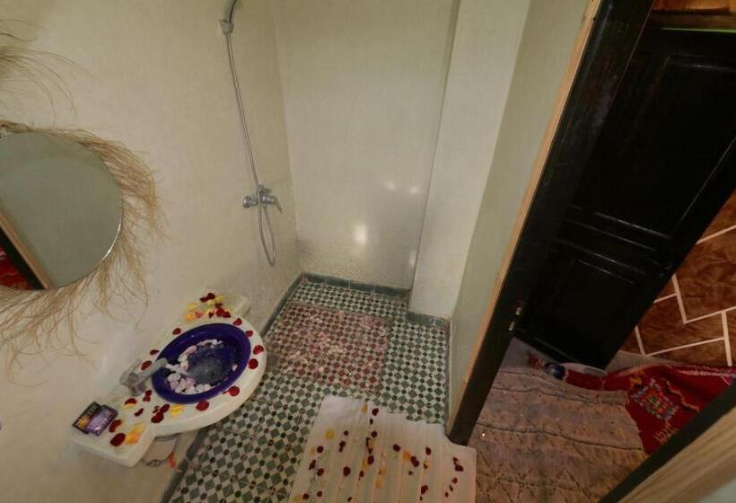 חדר סטנדרט לארבעה, Dar Adouss