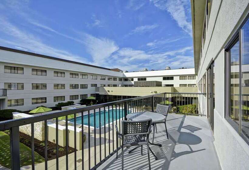 Люкс Кровать Кинг, Embassy Suites By Hilton St Augustine Beach Oceanfront Resort