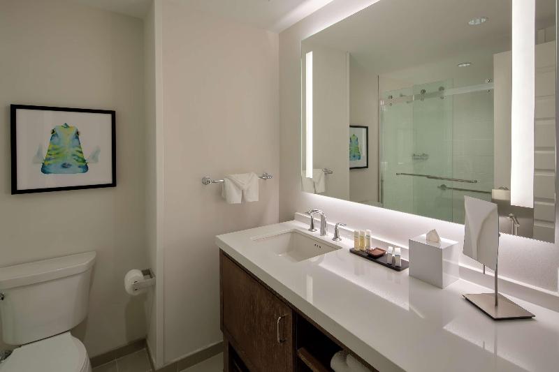 Люкс Кровать Кинг, Embassy Suites By Hilton St Augustine Beach Oceanfront Resort