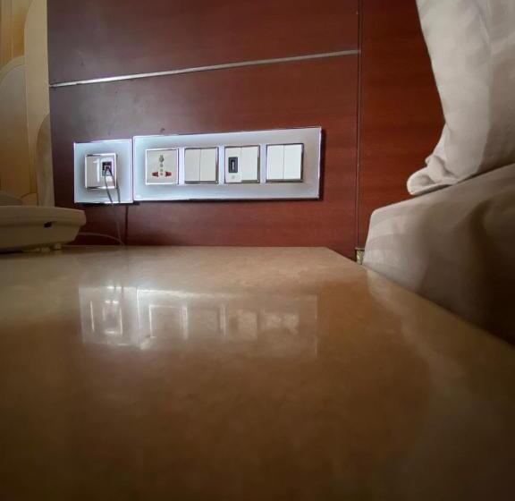 Deluxe Rum, Maya Residency