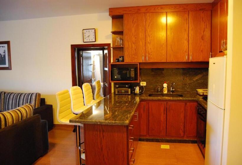 2 Bedrooms Apartment Mountain View, Samar Resort Apart