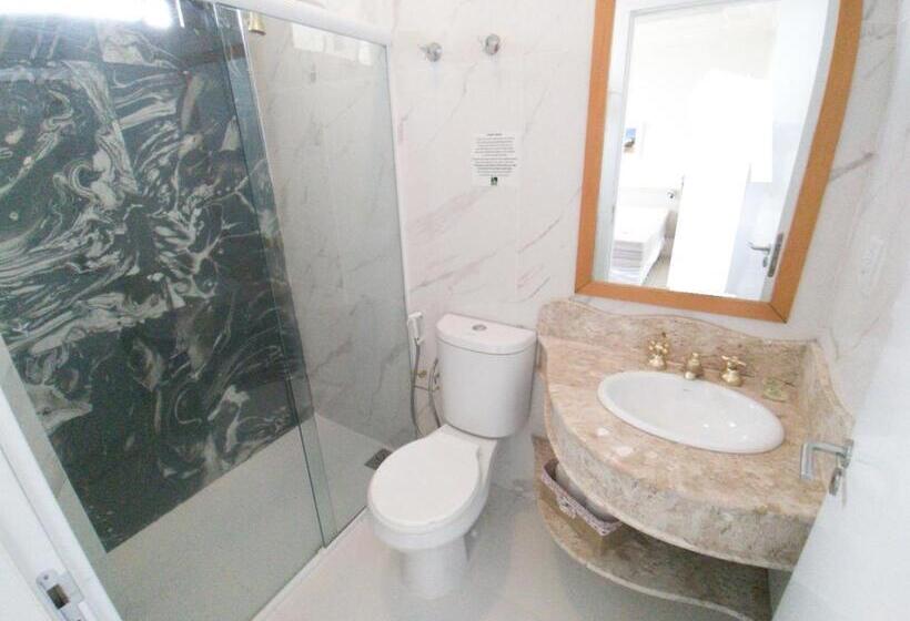 デラックススイート, Silvestre Praia