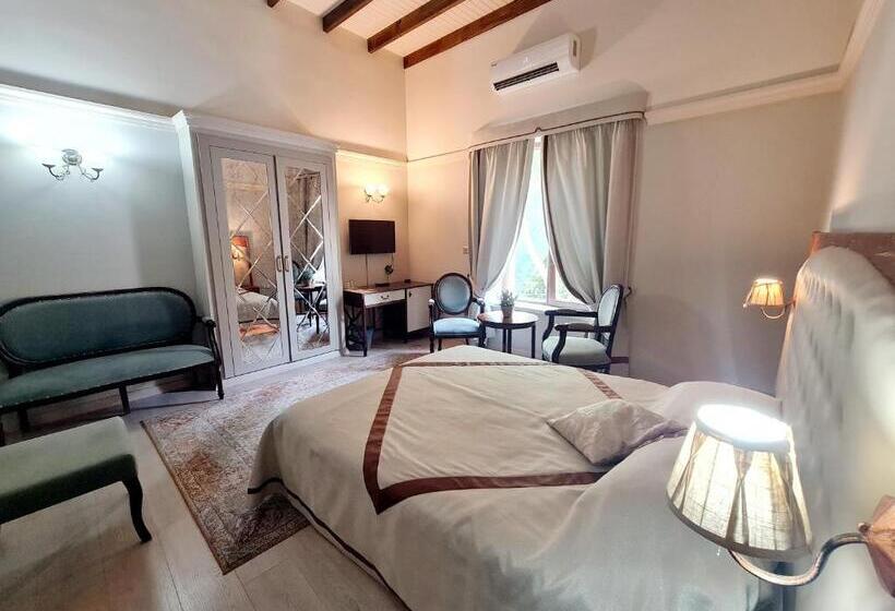 جناح, Sofia Boutique