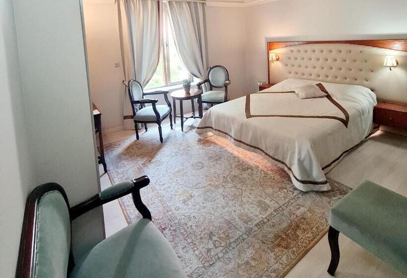 جناح, Sofia Boutique