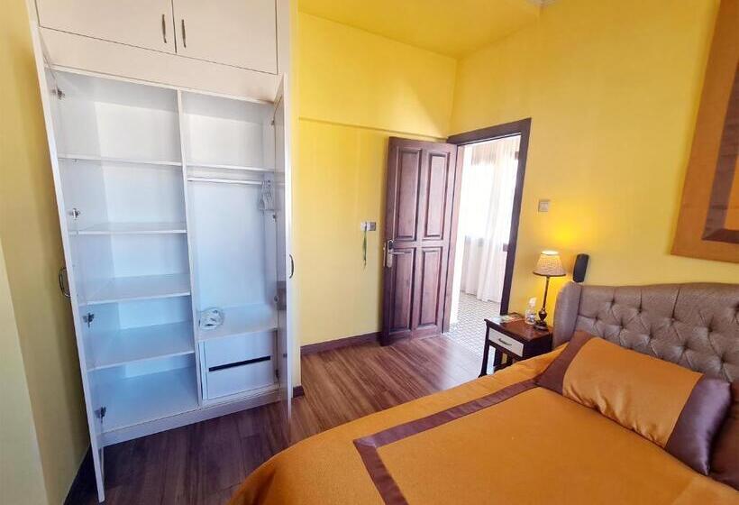 غرفة إقتصادية, Sofia Boutique