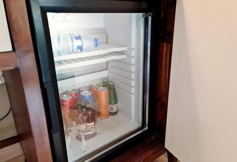 جناح, Sofia Boutique