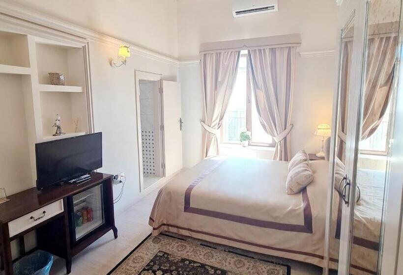 غرفة قياسية, Sofia Boutique