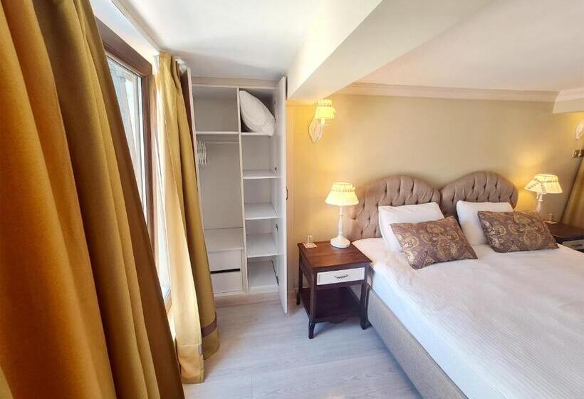 جناح, Sofia Boutique