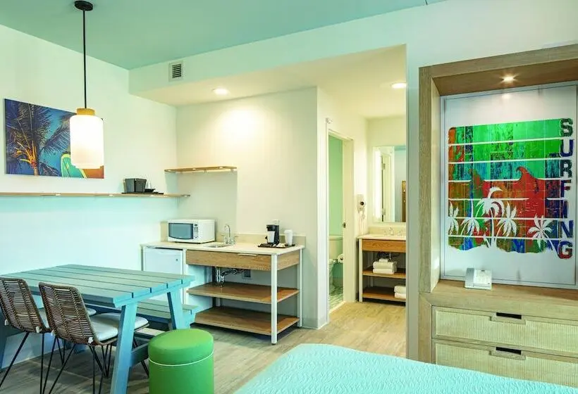 سوئیت برای معلولان, Universal Endless Summer Resort – Dockside Inn And Suites