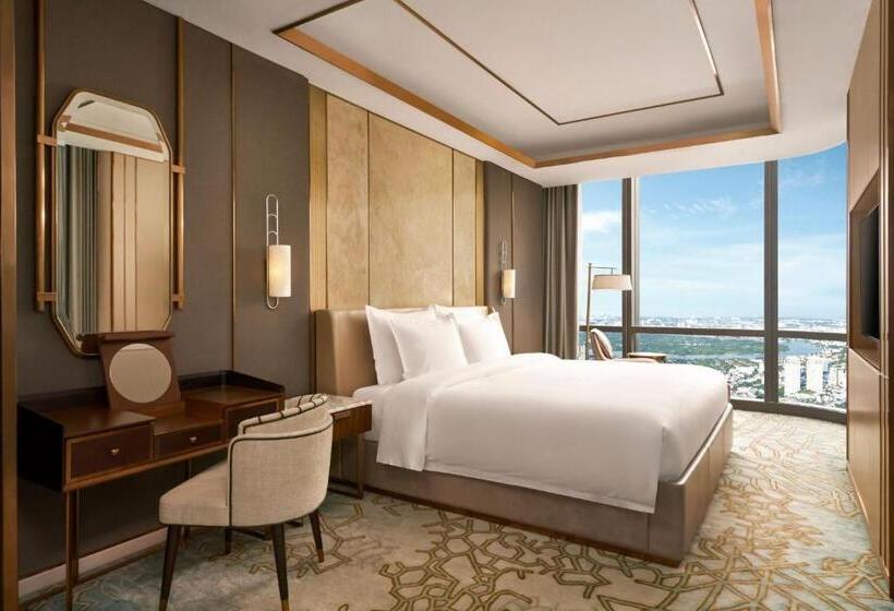 Люкс Клуб, Vinpearl Landmark 81 Autograph Collection