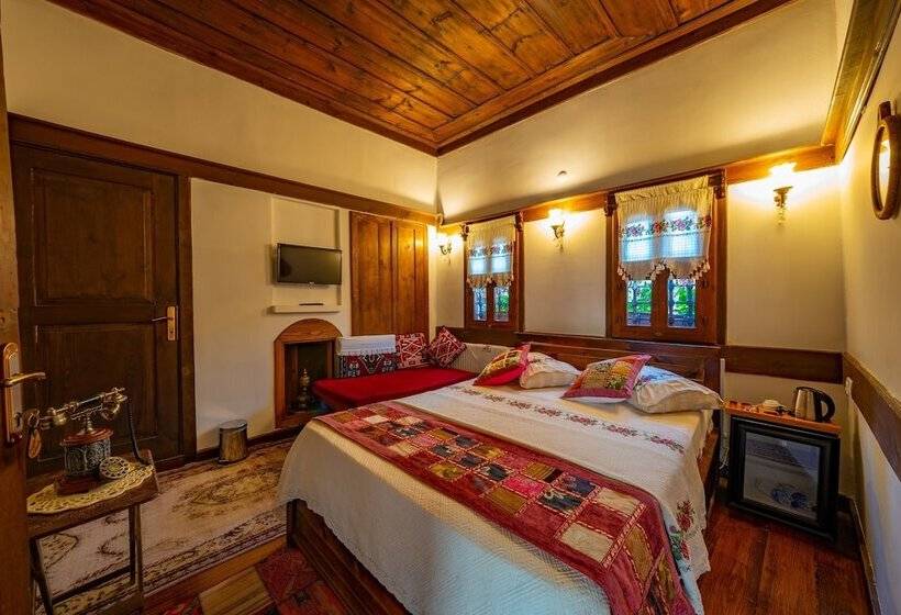 ガーデンビュースタンダードルーム, Safranbolu Seyi̇r Konak Otel