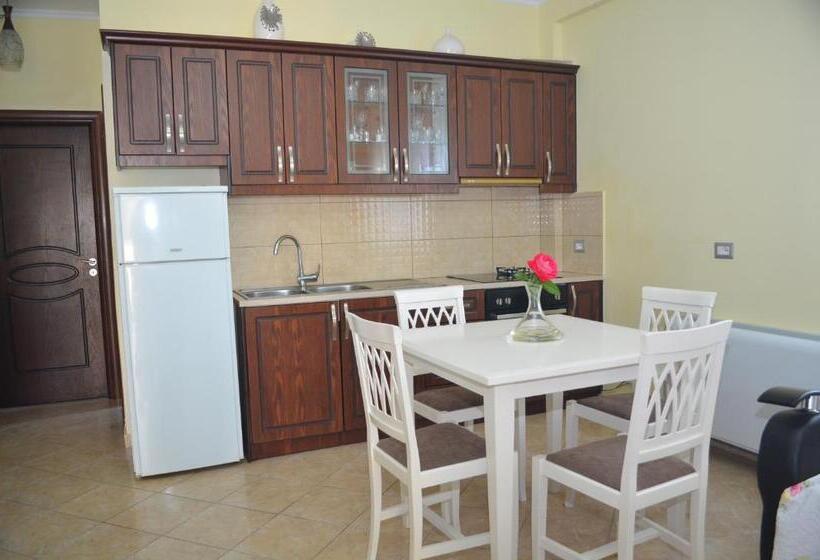 דירה בת חדר שינה 1 עם מרפסת, Vila Florika