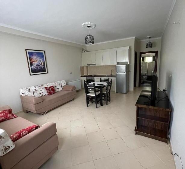 דירה בת חדר שינה 1 עם מרפסת, Vila Florika