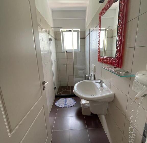 דירת חדר נוף לים, Vila Florika