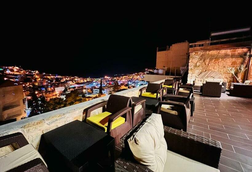 اتاق استاندارد, Ata Ali