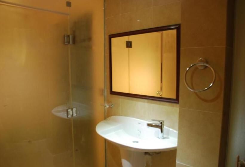 اتاق استاندارد سه نفره, Ata Ali