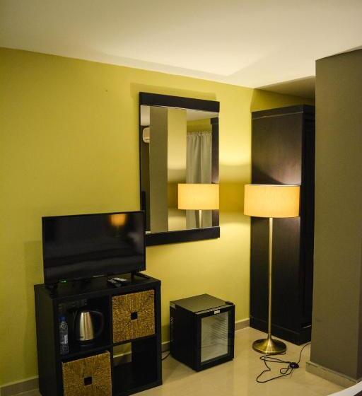 اتاق استاندارد سه نفره, Ata Ali