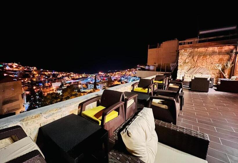 اتاق استاندارد سه نفره, Ata Ali