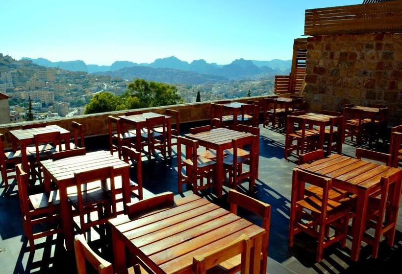 اتاق اکونومی, Ata Ali