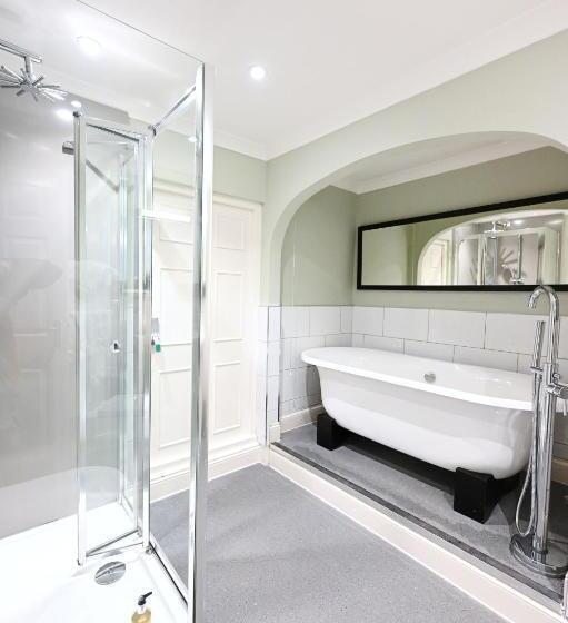 基本间, Dovey Inn